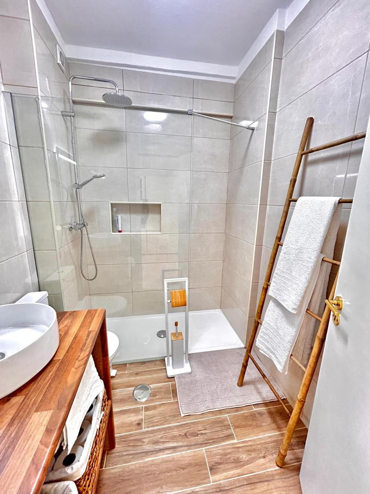 T1 Na 1 Linha Da Da Rocha Apartment *